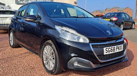 PEUGEOT 208 1.2 PureTech Signature